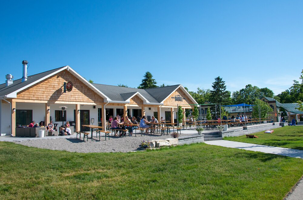 One Barrel Brewing in Egg Harbor is one of the best places to watch the game in Door County, with massive TV screens that can be seen both inside and outside! In early fall, relax by the fire pit with a craft beer in hand or belly up to the outdoor bar to watch the Packers take on their rivals. This brewery boasts plenty of seating space either inside or outside for your large party, and it’s family-friendly with board games and retro video games for young ones to play. With 15 beers on tap on a consistent rotation, try something new each time you visit! There’s plenty to eat, too—partnered with Pizza Bros, one of the best pizzerias in Door County, eat woodfired pizza with a range of tantalizing toppings, like the Taco Porko with chili-rubbed ground beef and street corn; the Mother Cluckin’ BBQ with smoked chicken thigh, bacon, and BBQ drizzle; or the Mactastic, with mac ‘n cheese and every cheese you can think of!